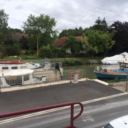 Le Depot Appartement Du Canal 80M2 A Champvert Exteriér fotografie